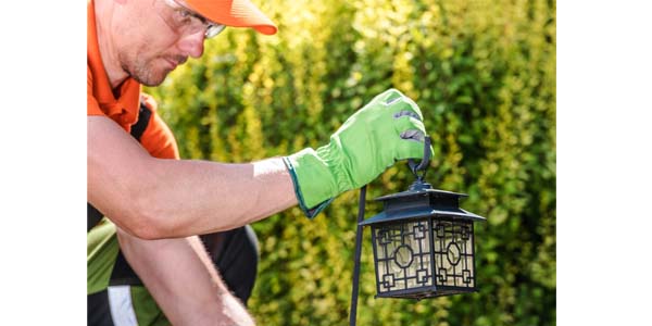 Bedienung und Positionierung einer Solarleuchte.